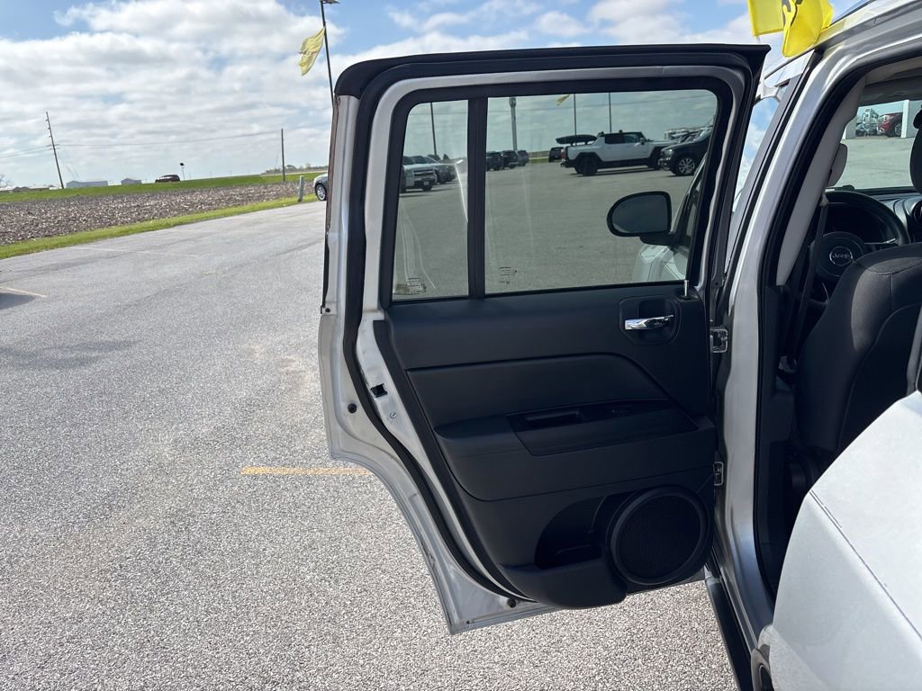Used 2014 Jeep Compass Sport image 19