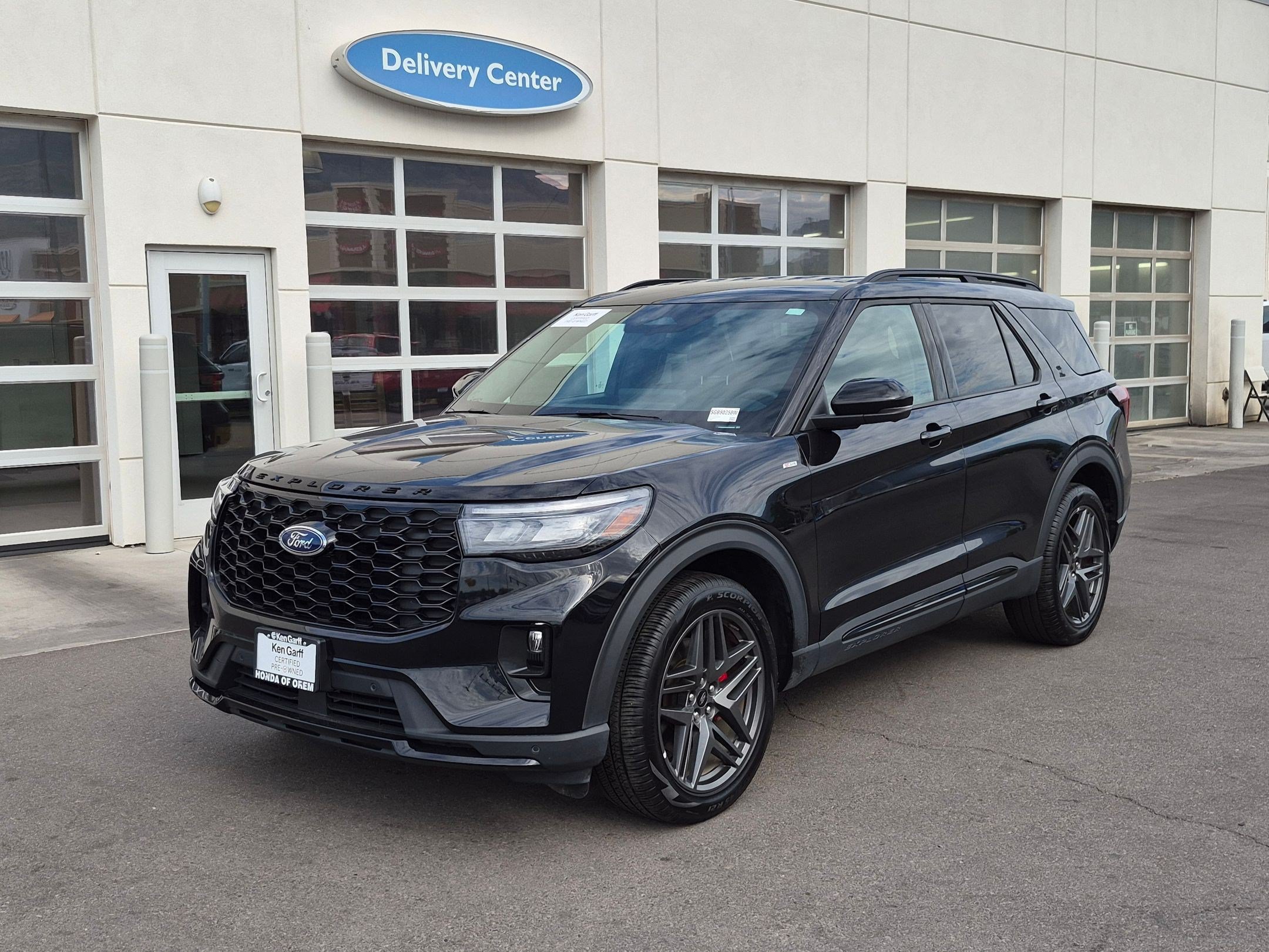 Used 2025 Ford Explorer ST-Line w/ ST-Line Street Pack AWD/4WD image 11