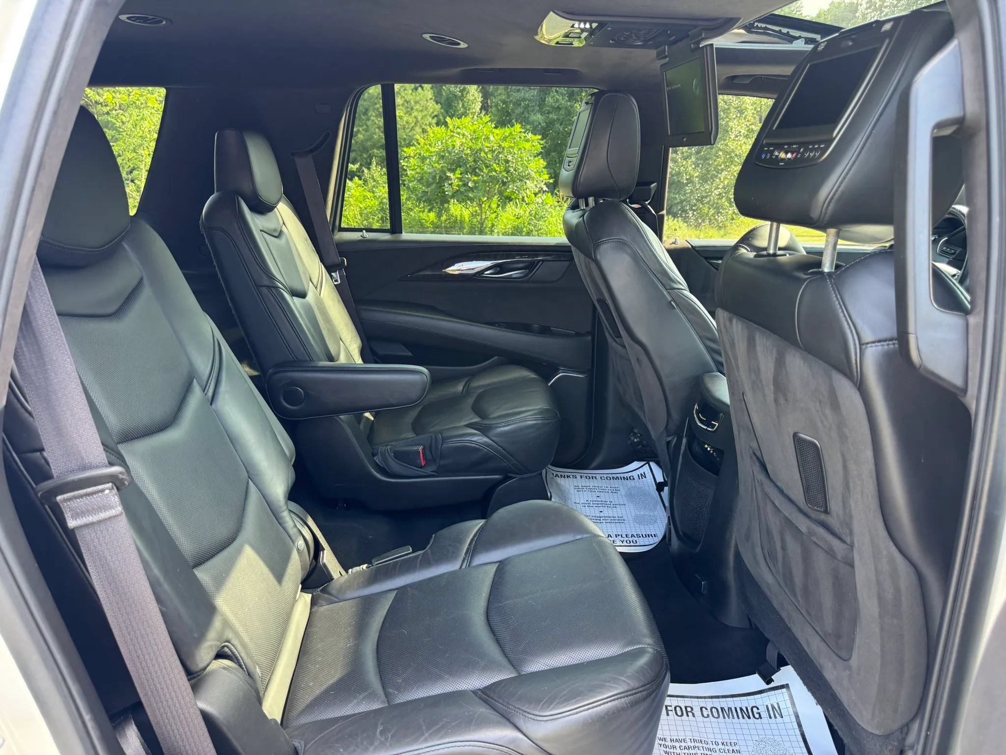 Used 2015 Cadillac Escalade Platinum RWD image 12