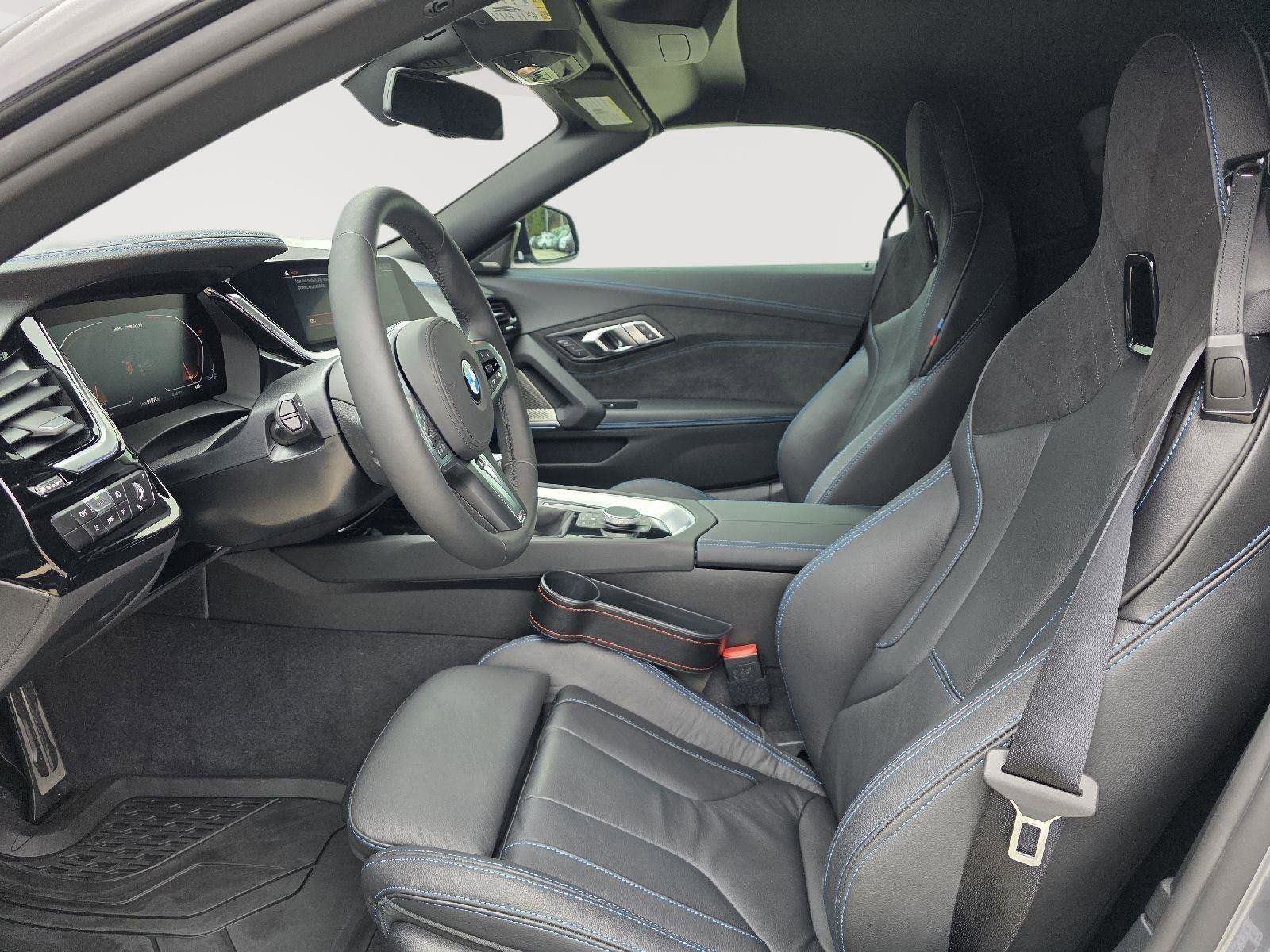 Used 2025 BMW Z4 M40i w/ Premium Package image 18