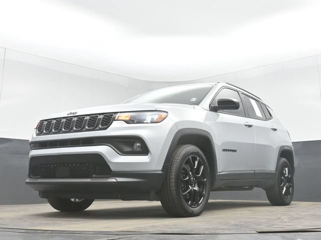 Used 2025 Jeep Compass Latitude w/ Altitude Special Edition AWD/4WD image 40