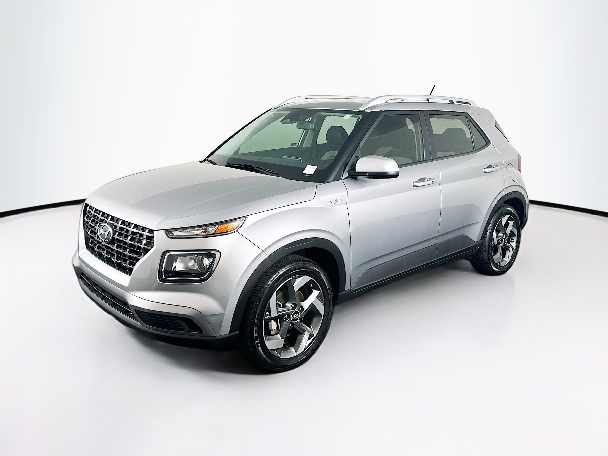 Used 2024 Hyundai Venue SEL image 3