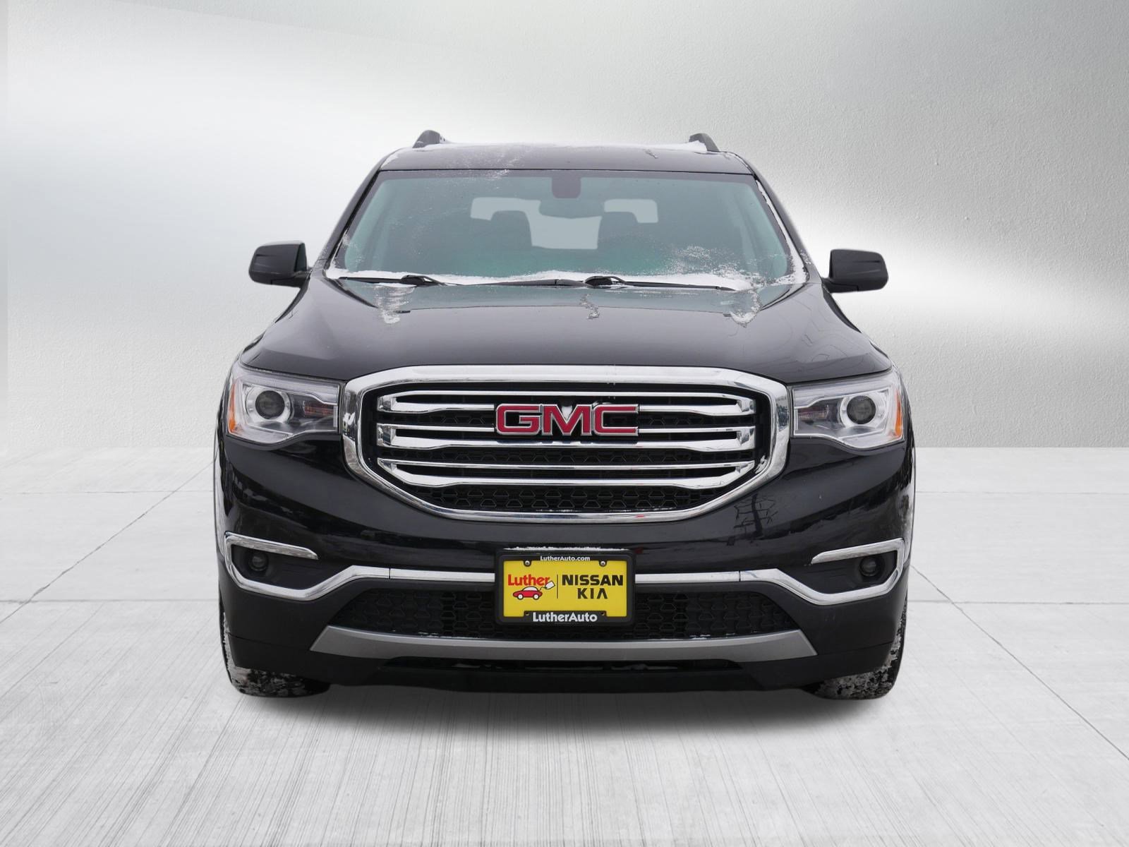 Used 2017 GMC Acadia SLE image 2