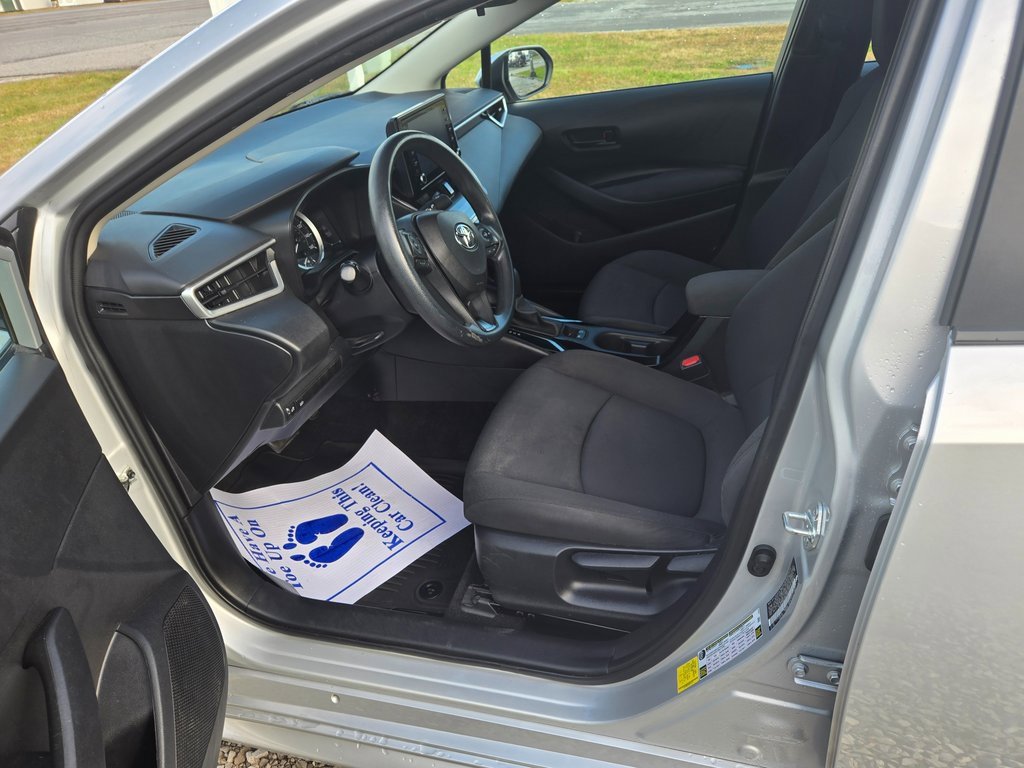 Used 2022 Toyota Corolla LE image 6