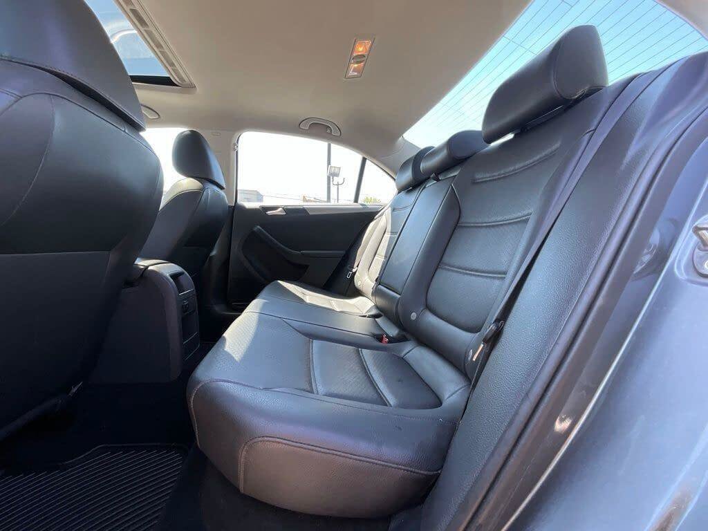 Used 2015 Volkswagen Jetta SE FWD image 12