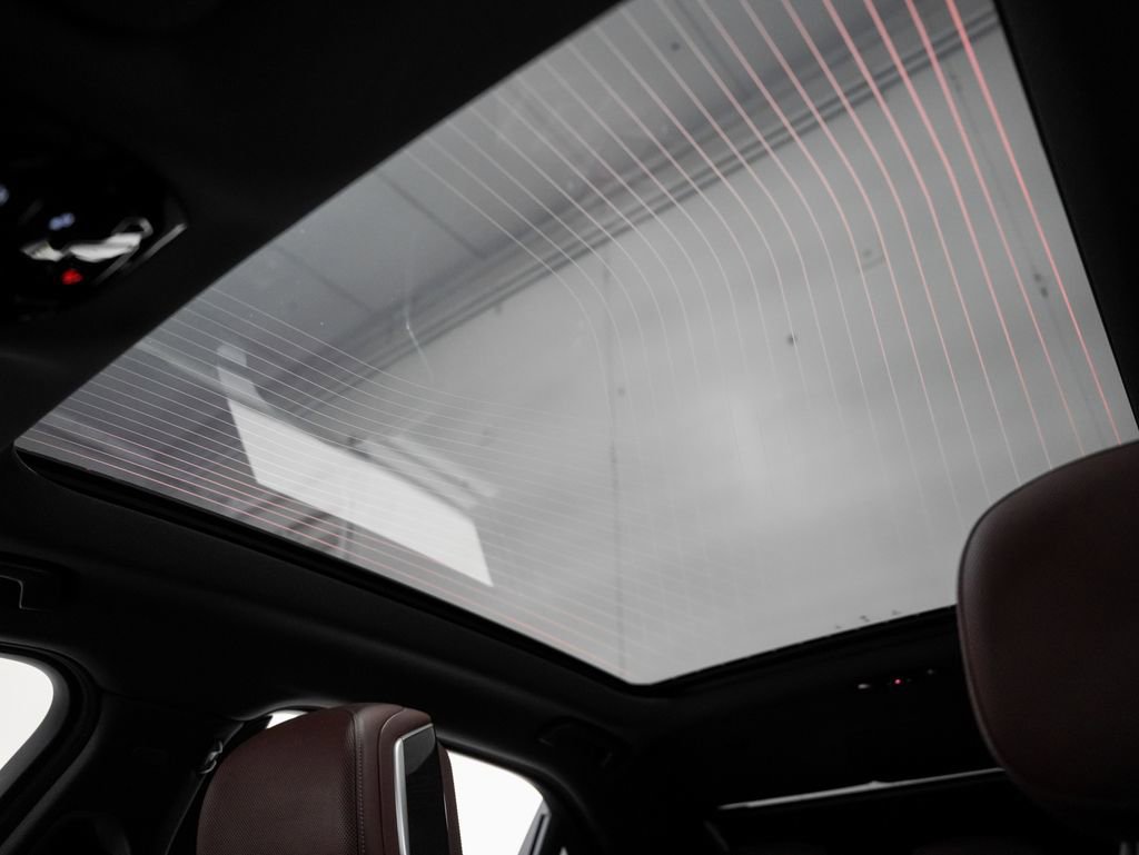 Used 2023 BMW 760i xDrive w/ Executive Package image 25