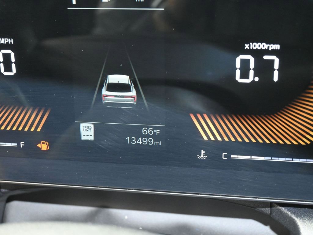 Used 2025 Kia K4 LX image 32