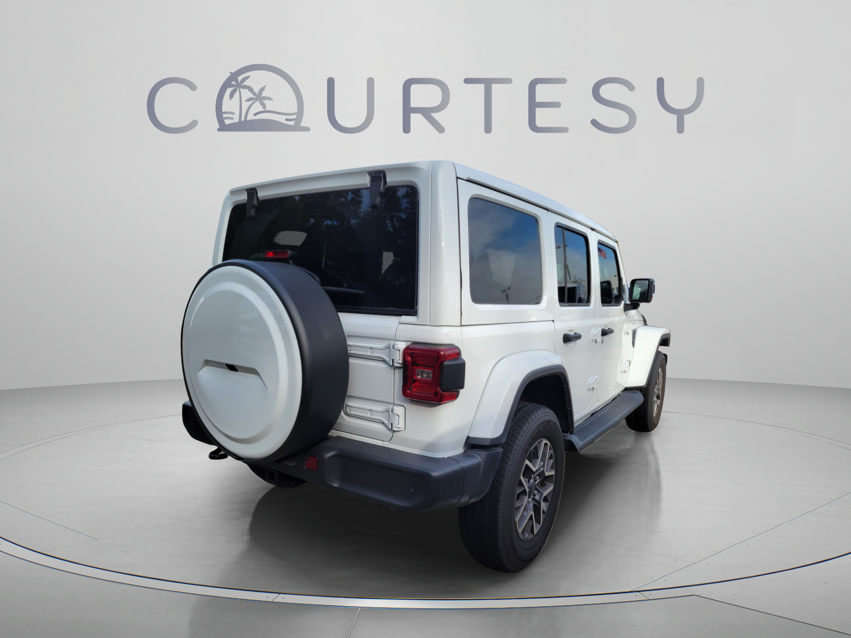 Used 2026 Jeep Wrangler Unlimited Sahara AWD/4WD image 3
