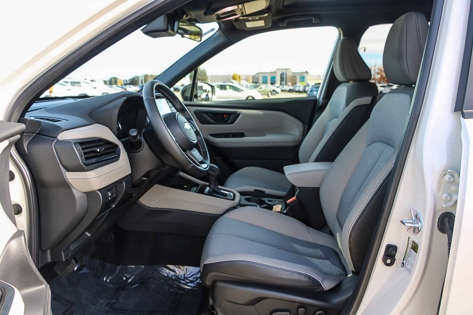 Used 2025 Subaru Forester Premium AWD/4WD image 13
