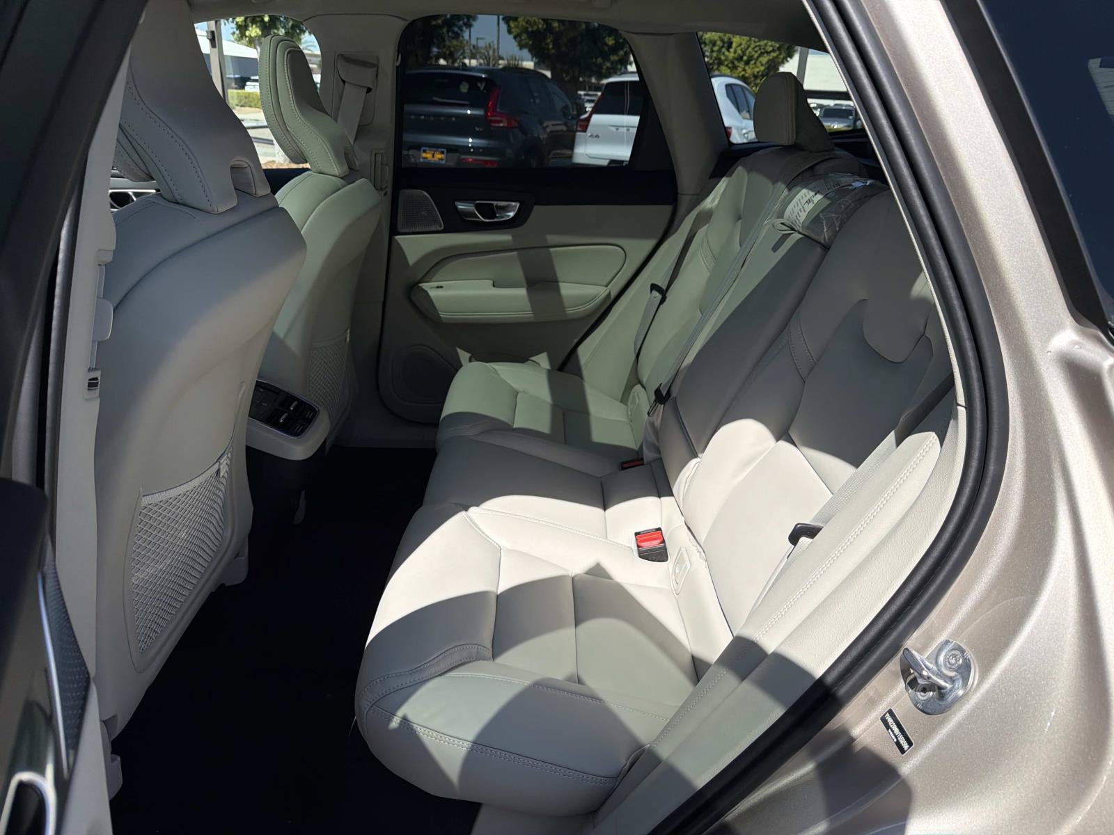 New 2027 Volvo XC60 B5 Ultra AWD/4WD image 17