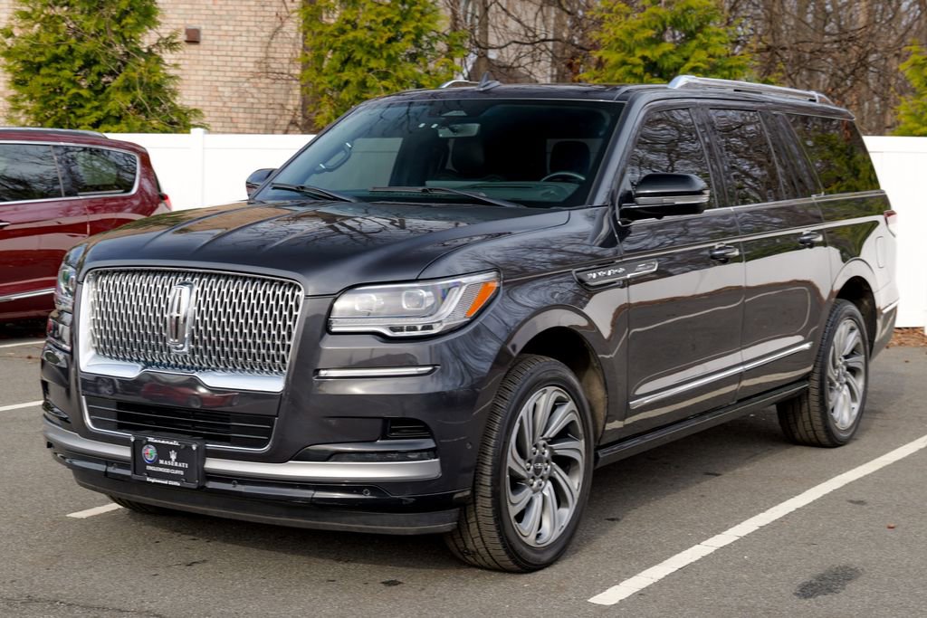 Used 2023 Lincoln Navigator L Reserve AWD/4WD image 3