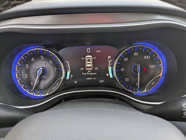 Used 2023 Chrysler Pacifica Touring-L image 11