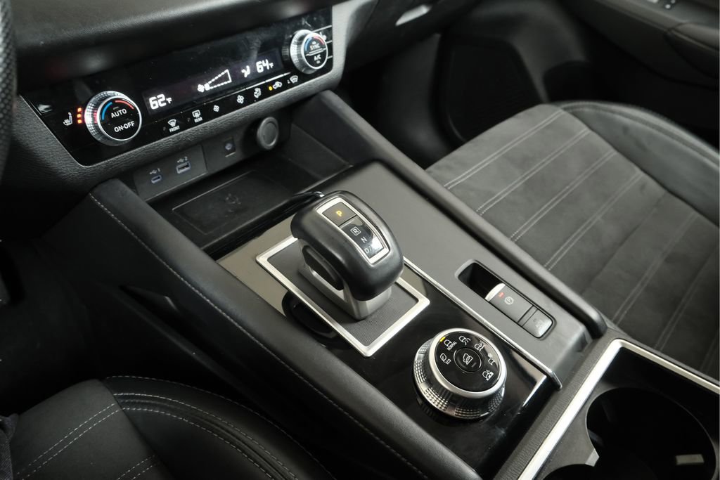 Used 2024 Mitsubishi Outlander SE AWD/4WD image 9
