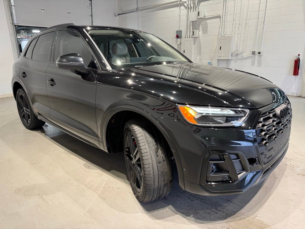 Used 2023 Audi Q5 e Premium Plus w/ Premium Plus Package image 3