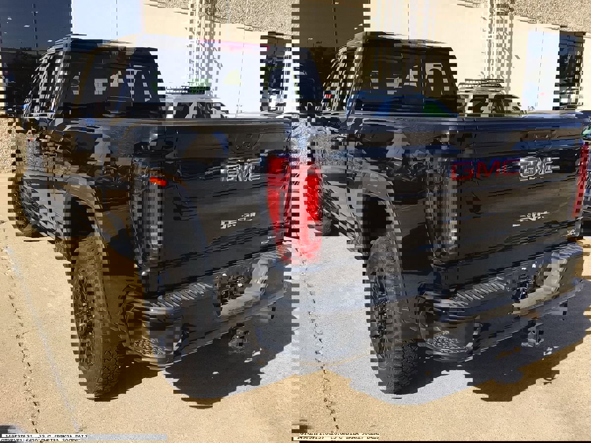 Used 2023 GMC Sierra 2500 Denali w/ Denali Black Diamond Edition image 4