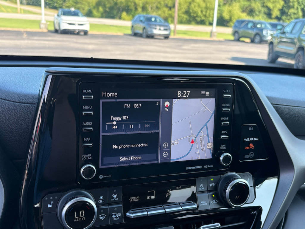 Used 2021 Toyota Highlander XLE FWD image 15