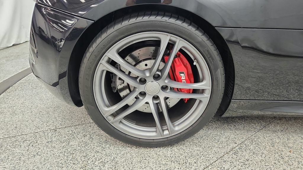 Used 2011 Audi R8 V10 w/ Enhanced Leather Pkg AWD/4WD image 20