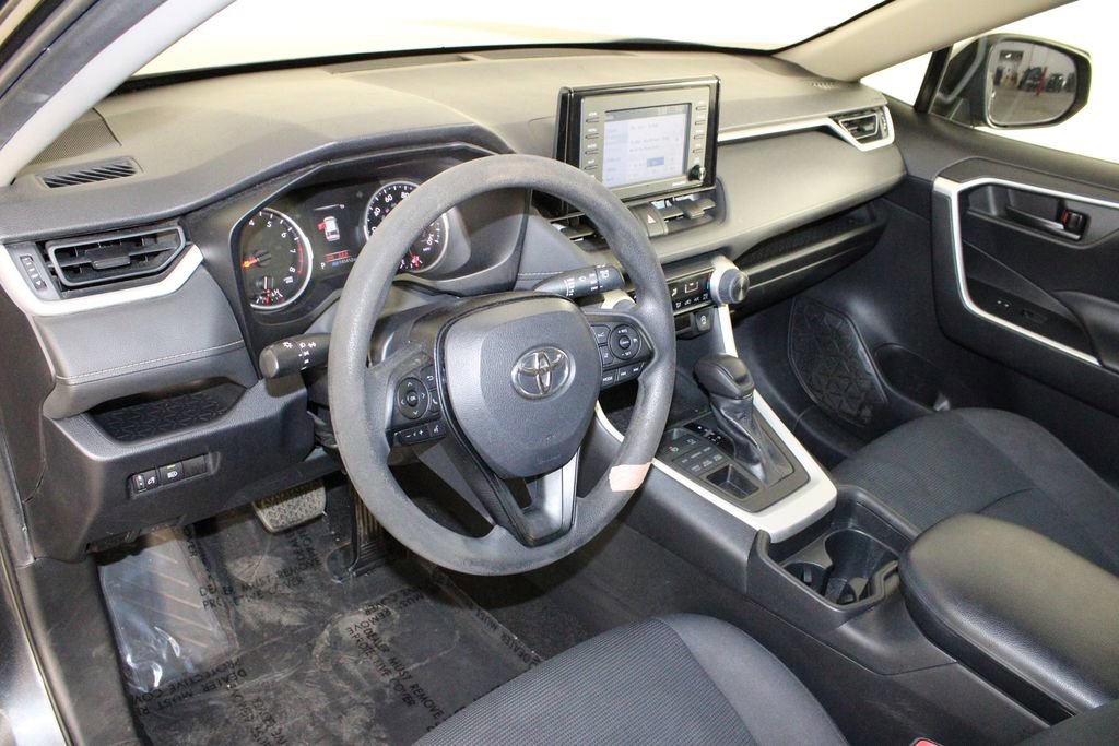 Used 2020 Toyota RAV4 LE image 19