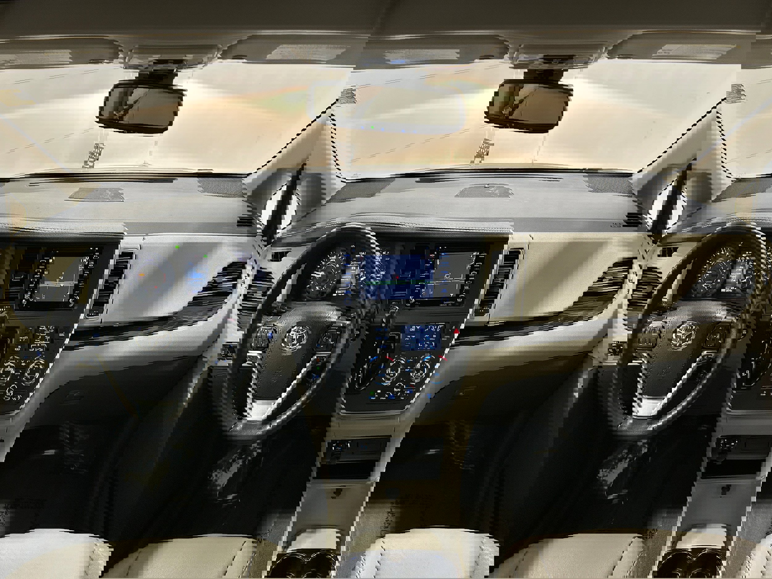 Used 2020 Toyota Sienna XLE w/ XLE Navigation Package image 15