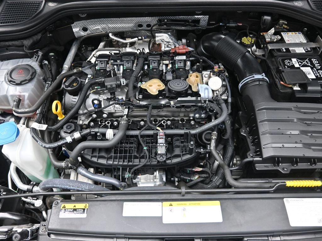 Used 2024 Volkswagen Golf R image 29