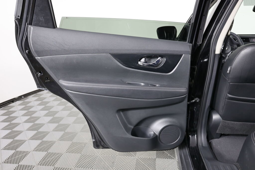 Used 2017 Nissan Rogue SL image 16