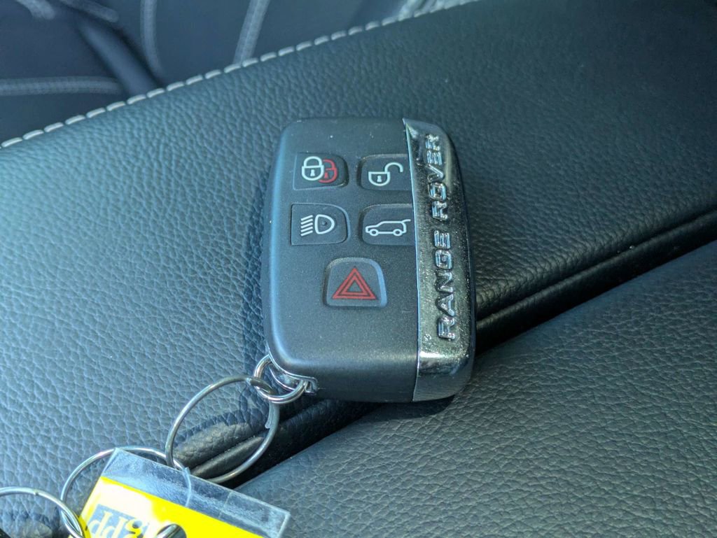 Used 2020 Land Rover Range Rover Velar R-Dynamic S AWD/4WD image 39