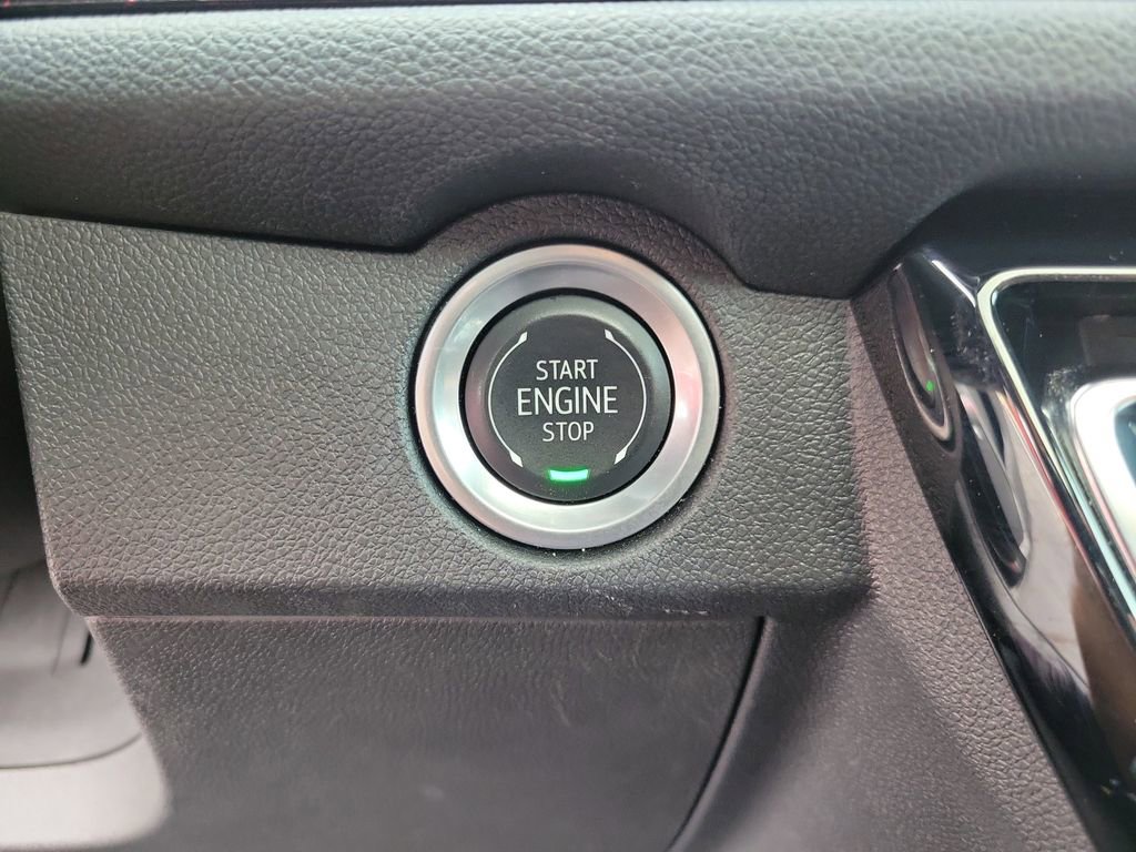 Used 2024 Chevrolet Traverse RS image 39