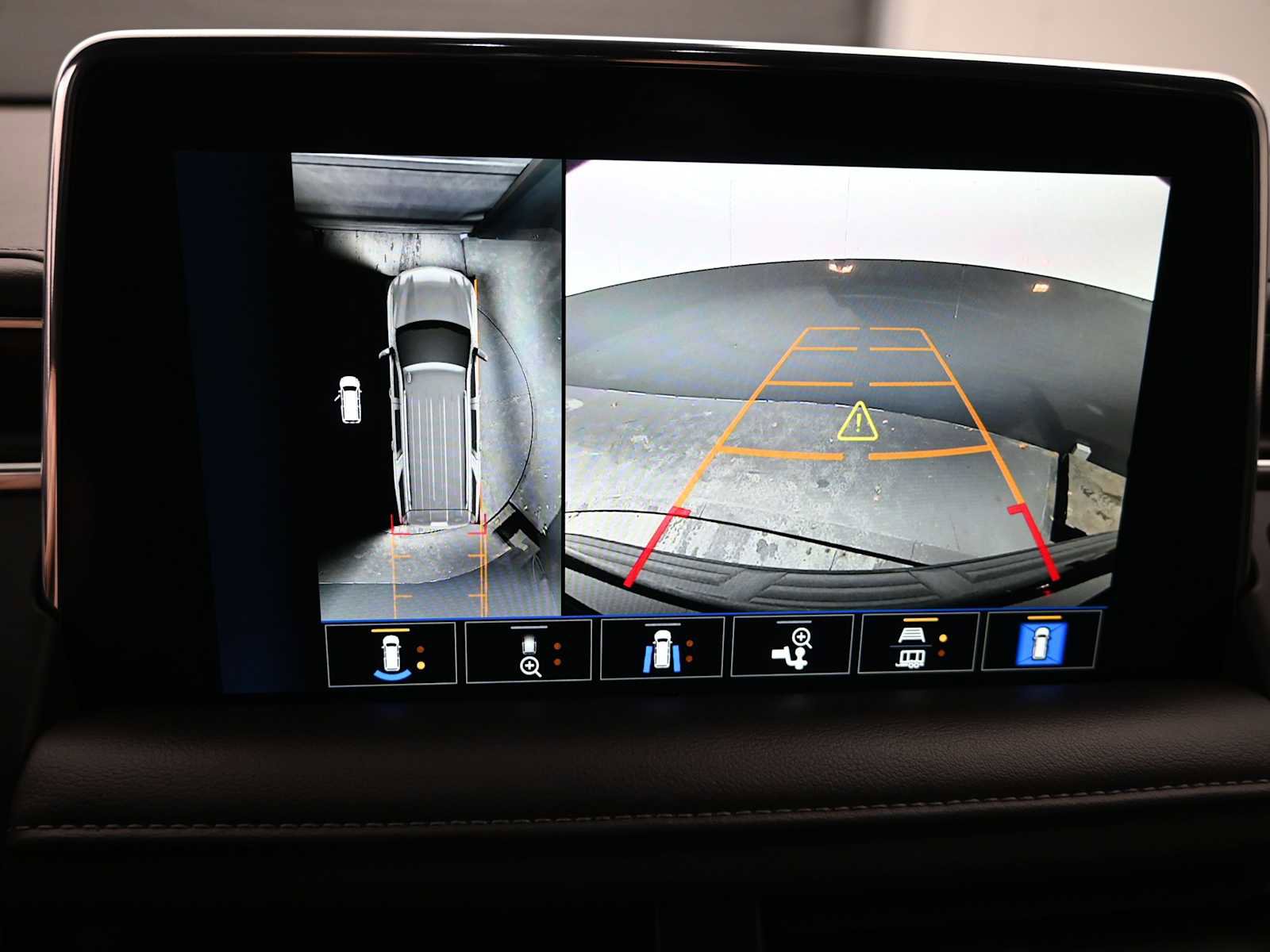 Used 2022 Chevrolet Tahoe LT w/ Luxury Package image 15