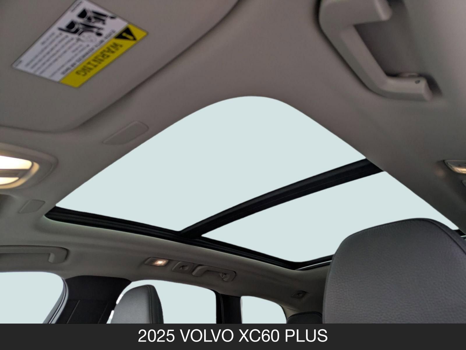 Used 2025 Volvo XC60 B5 Plus image 21