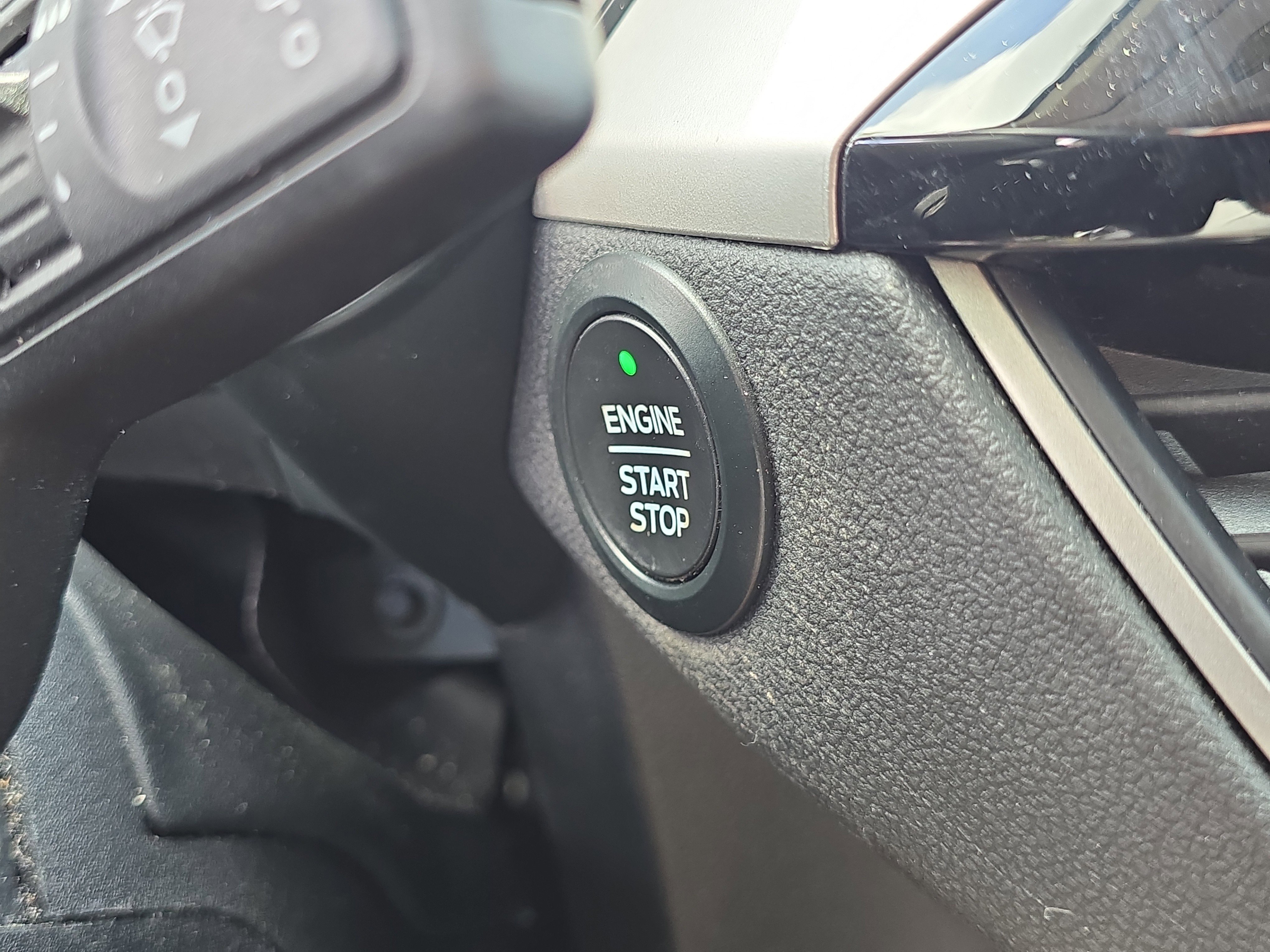 Used 2020 Ford Escape SEL AWD/4WD image 29