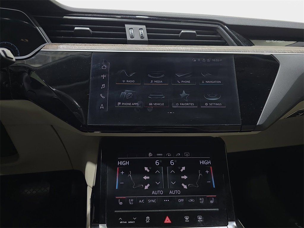 Used 2021 Audi e-tron Premium Plus w/ Premium Plus Package image 21
