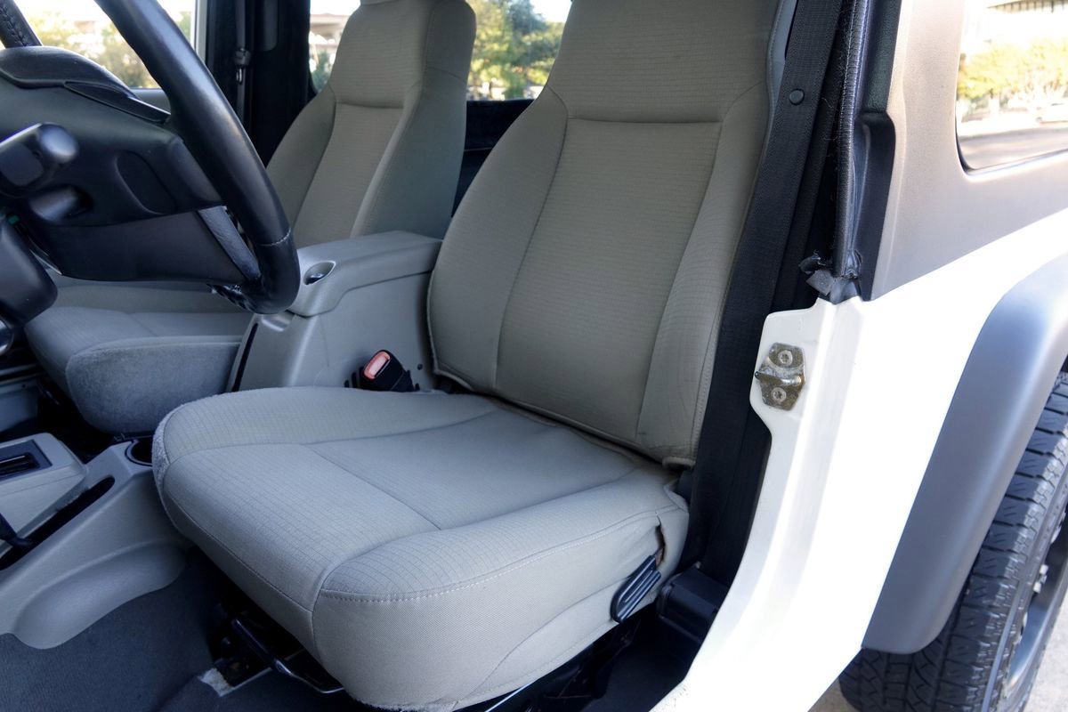 Used 2006 Jeep Wrangler Unlimited w/ Premium Audio Group image 7