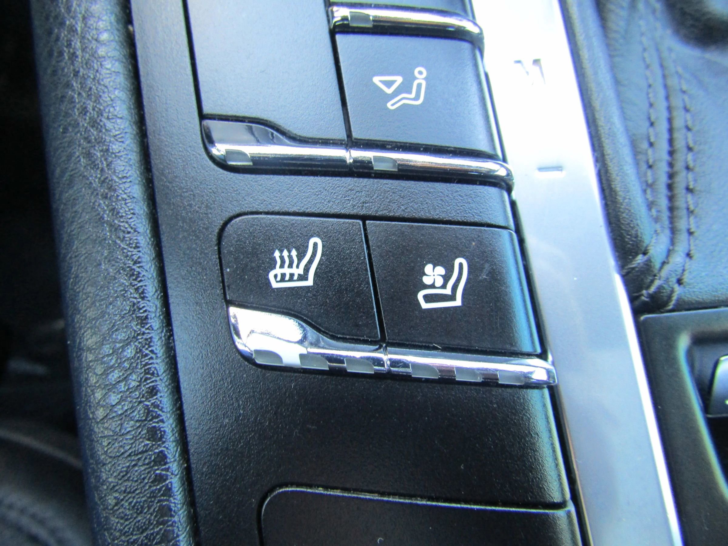 Used 2015 Porsche Macan S w/ Premium Package Plus image 32