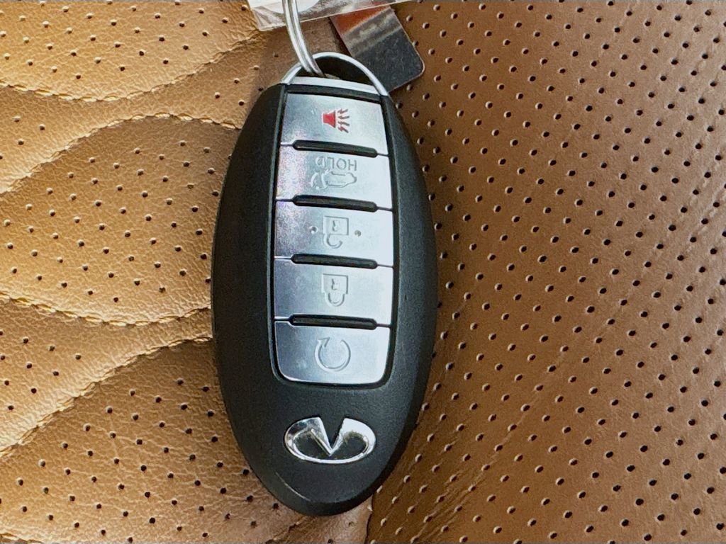 Used 2024 INFINITI QX80 Sensory AWD/4WD image 40