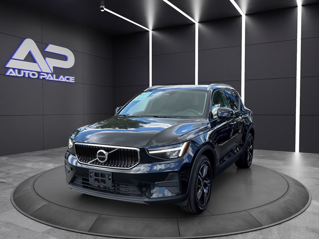 Used 2023 Volvo XC40 B5 Core