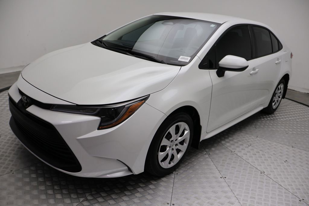 Certified 2025 Toyota Corolla LE FWD image 2