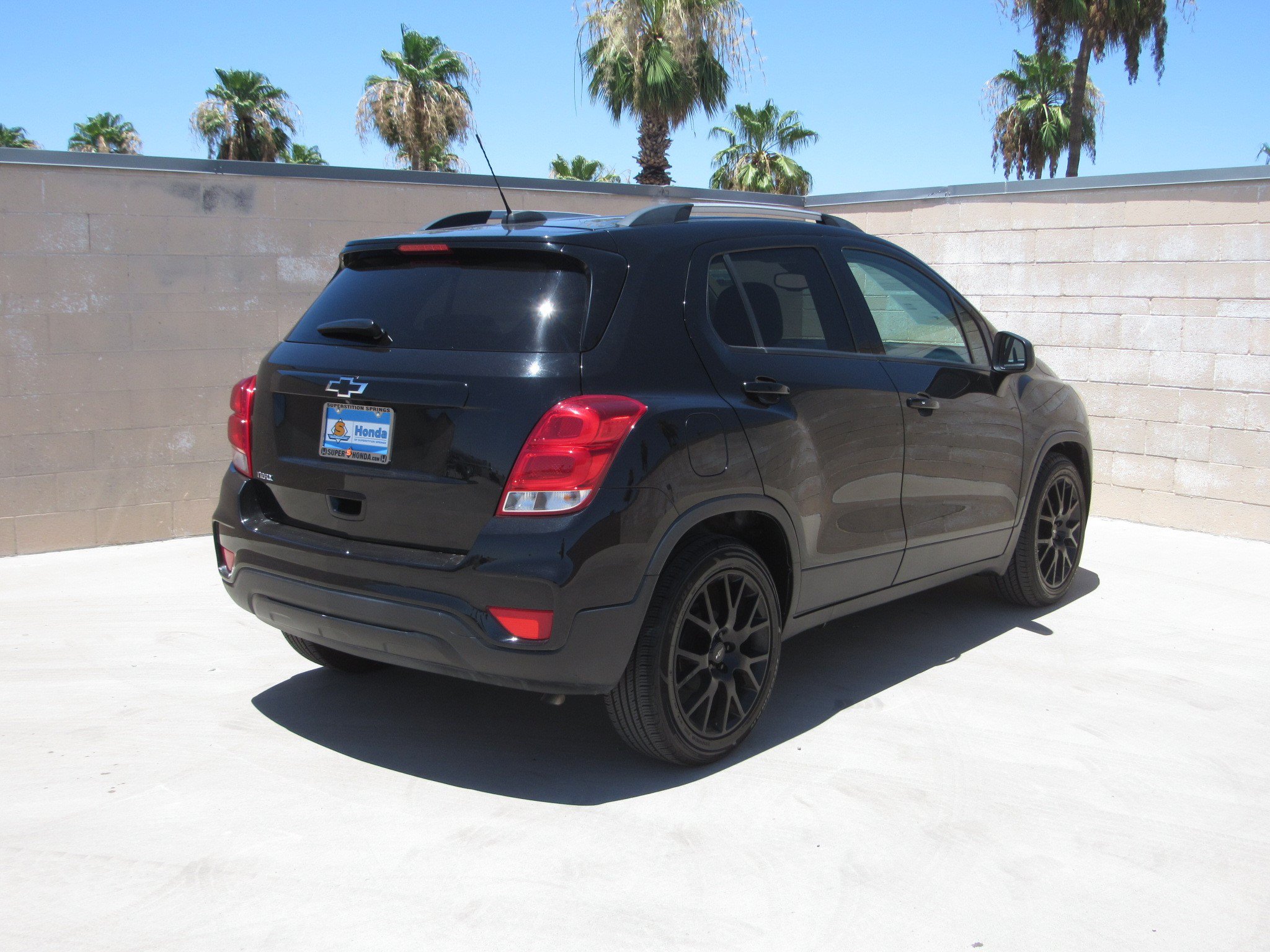Used 2021 Chevrolet Trax LT w/ Midnight Edition FWD image 5