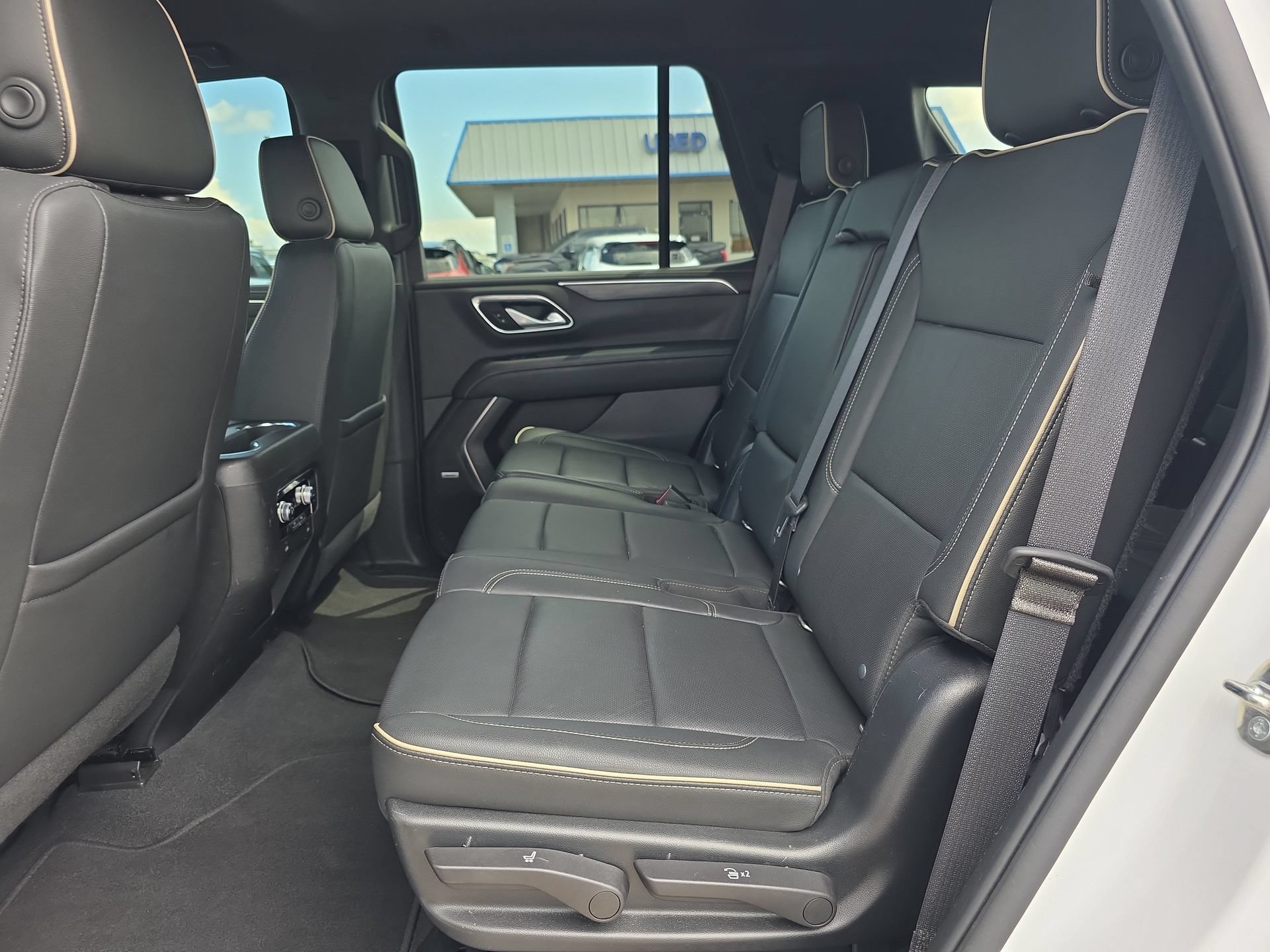 Used 2022 GMC Yukon SLT AWD/4WD image 11