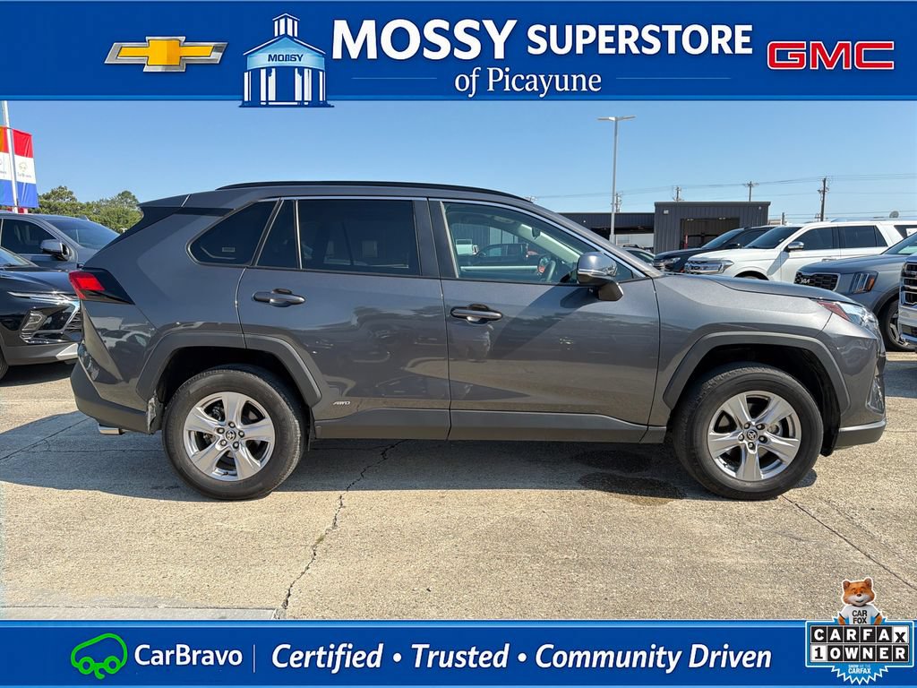 Used 2025 Toyota RAV4 XLE AWD/4WD image 7