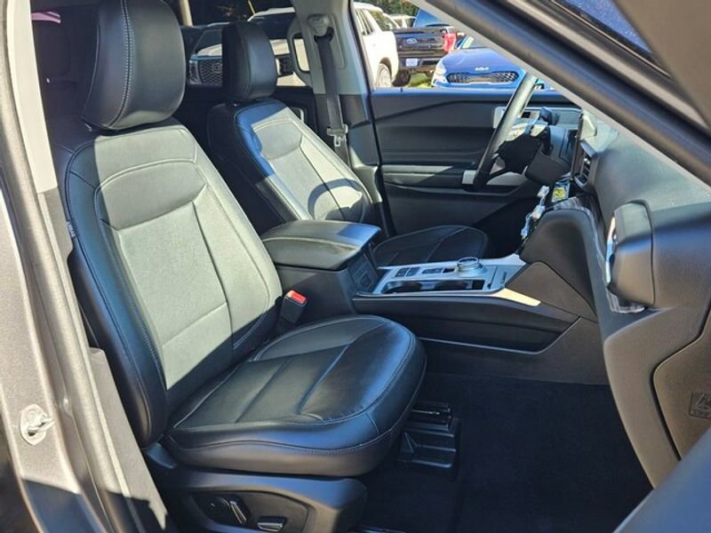 Used 2023 Ford Explorer Limited w/ Equipment Group 301A image 19