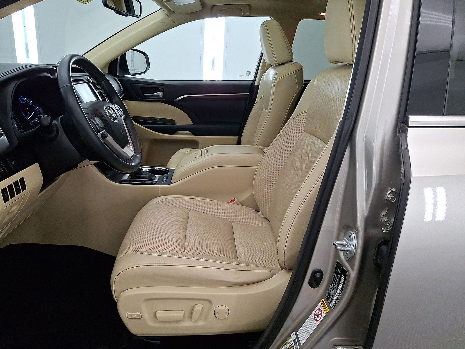 Used 2015 Toyota Highlander Limited AWD/4WD image 3