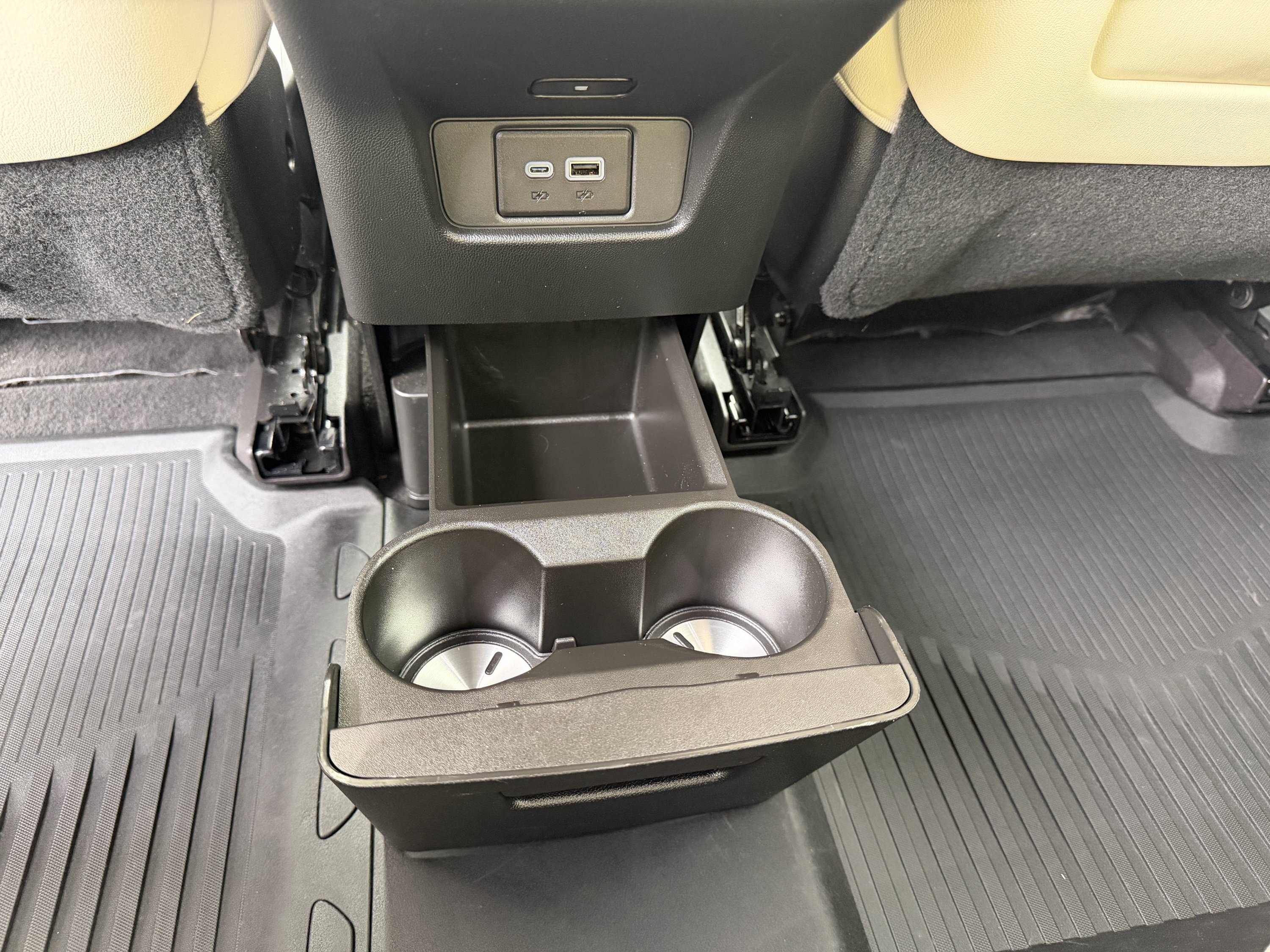 Used 2024 Cadillac XT6 Sport w/ LPO, Floor Liner Package AWD/4WD image 16