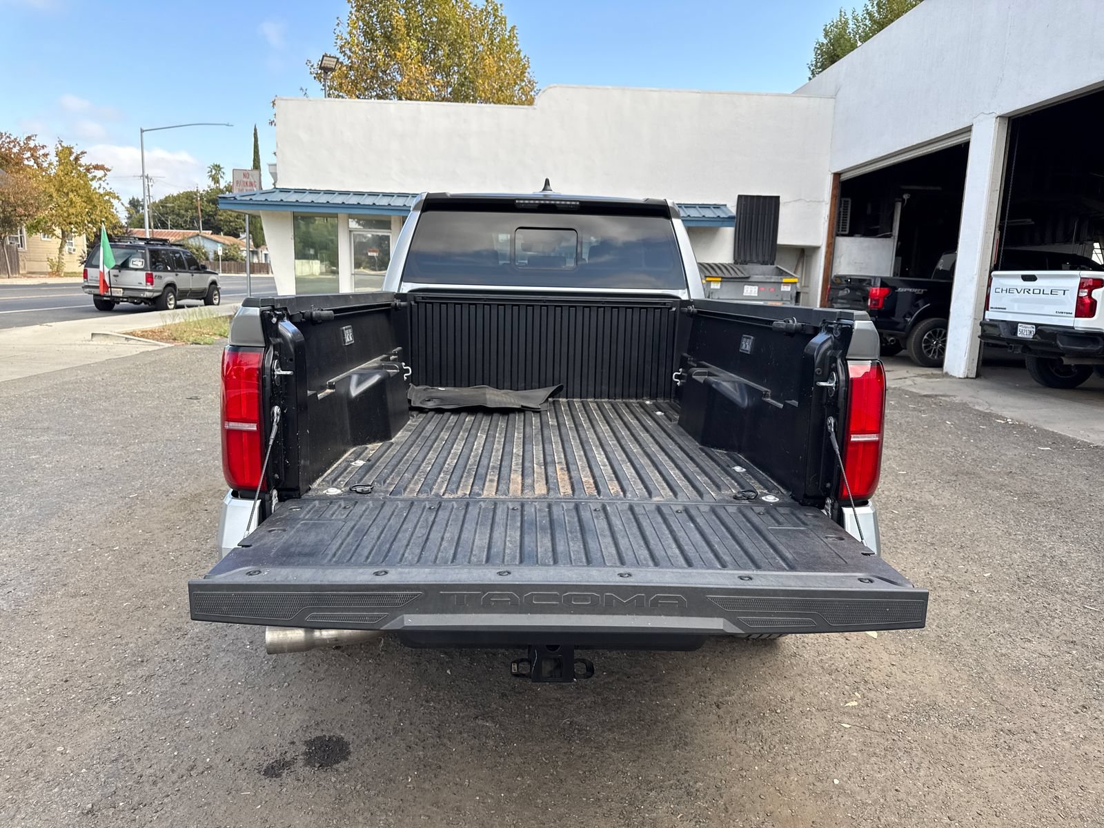 Used 2024 Toyota Tacoma SR5 AWD/4WD image 23