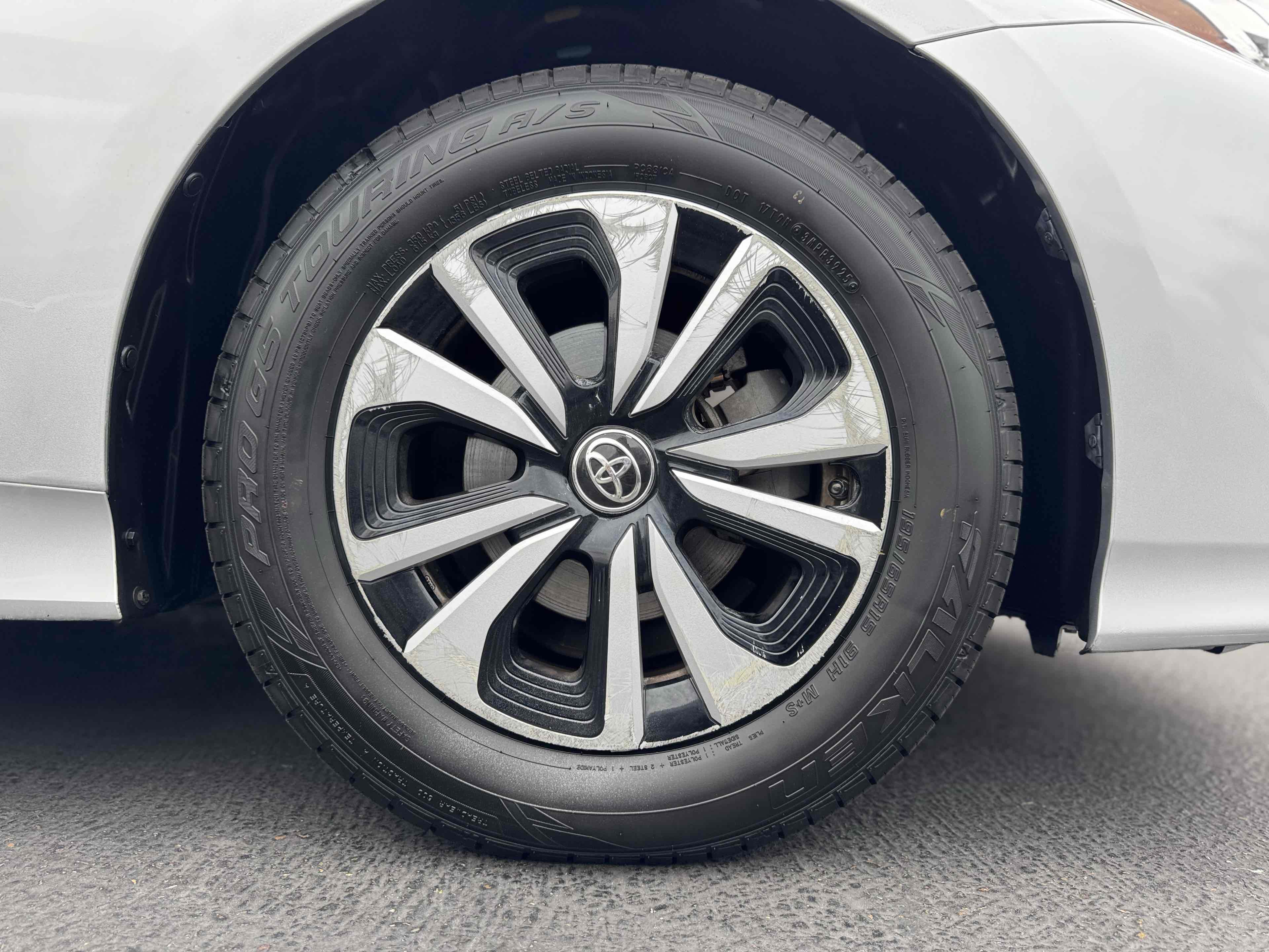 Used 2017 Toyota Prius Prime Premium w/ Carpet Mat Package image 39