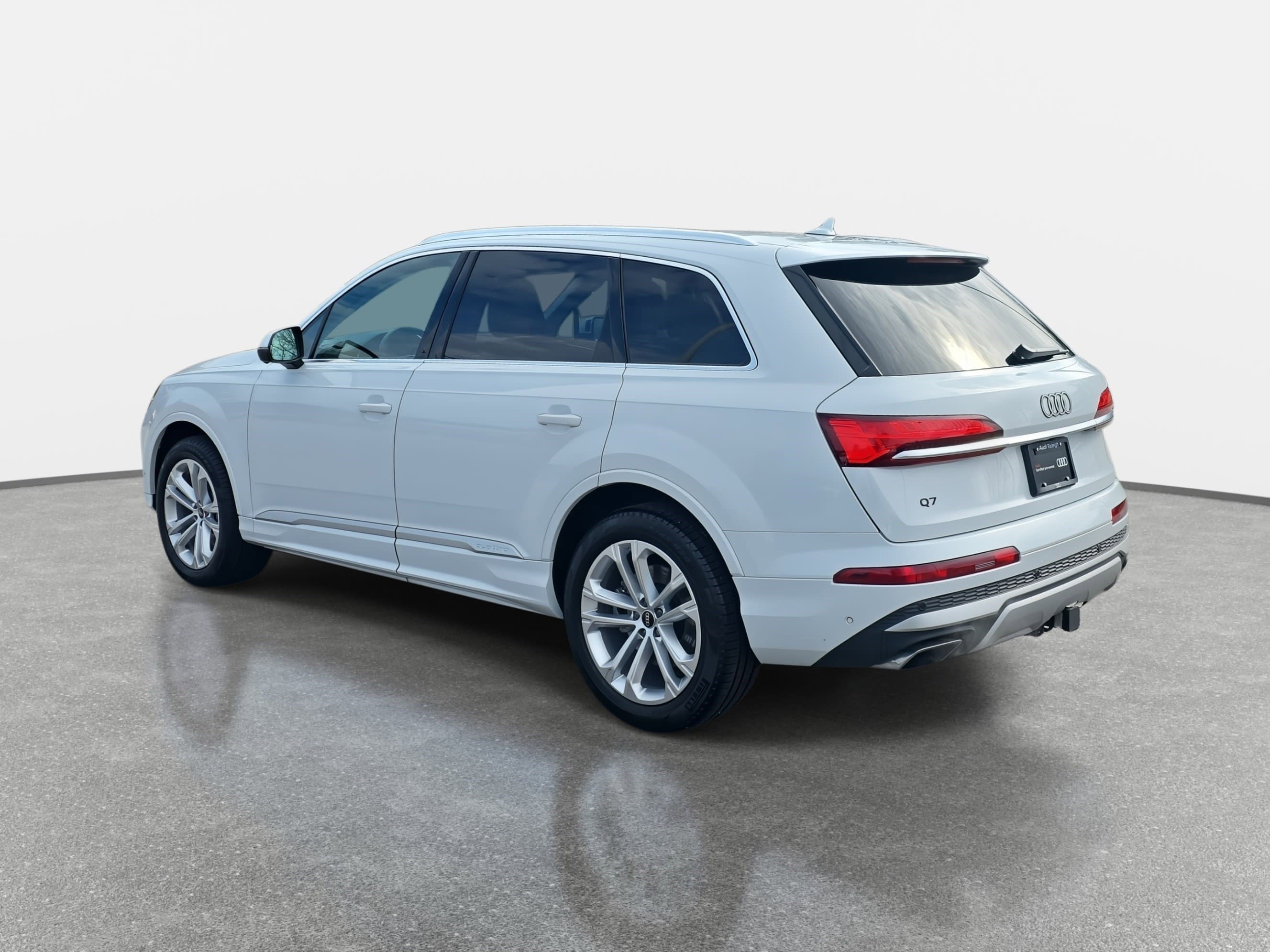Certified 2025 Audi Q7 2.0T Premium w/ Convenience Package image 7