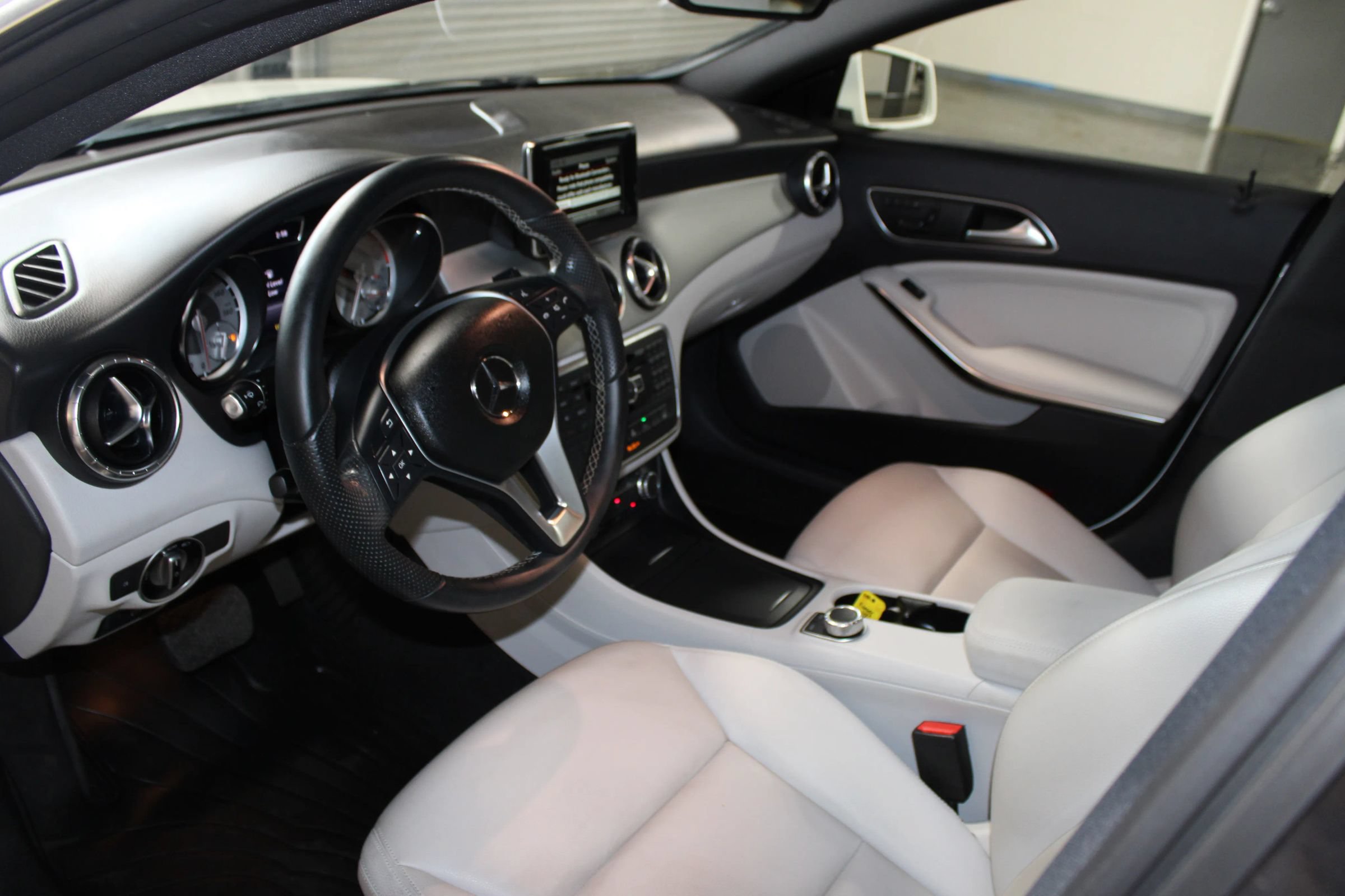 Used 2014 Mercedes-Benz CLA 250 image 6