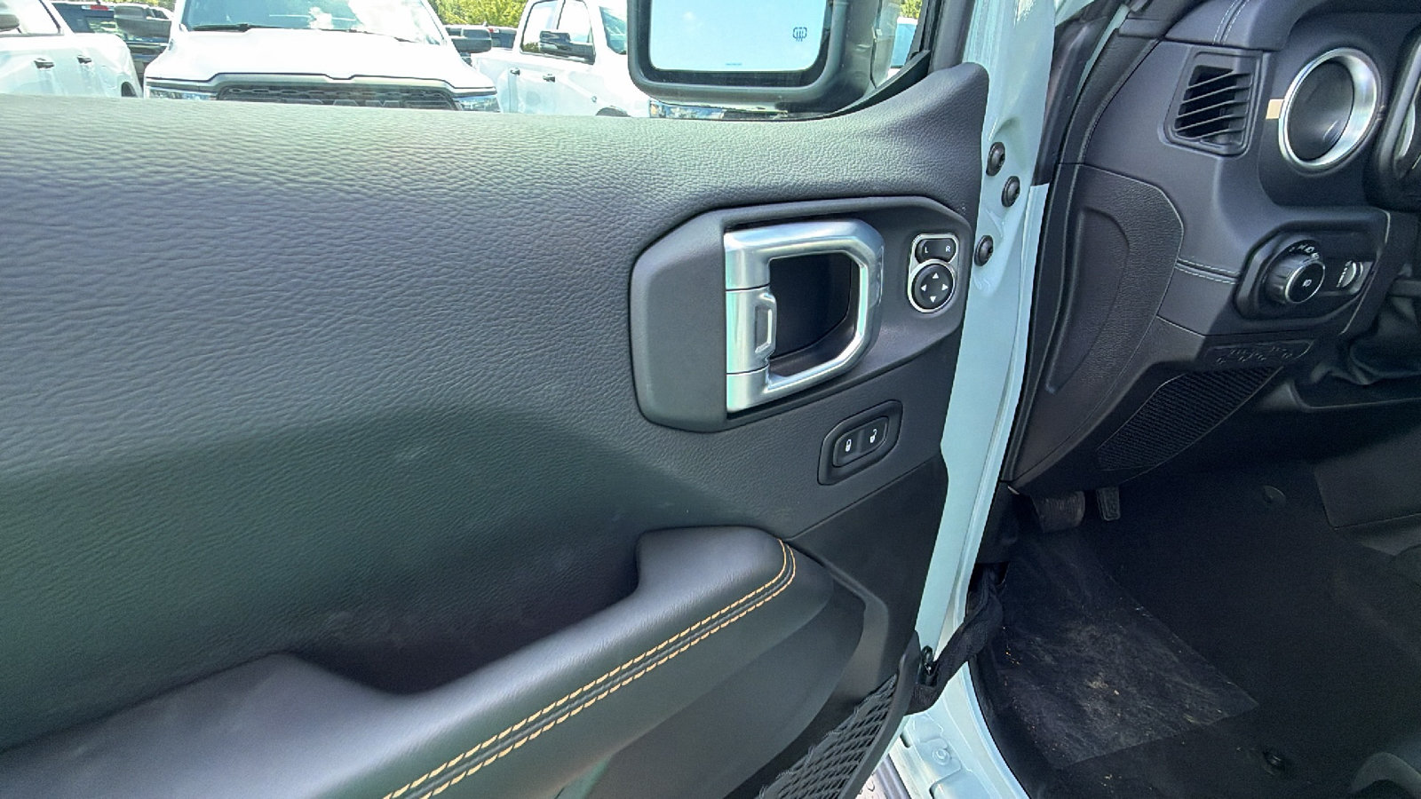 New 2027 Jeep Wrangler Unlimited Sahara AWD/4WD image 15