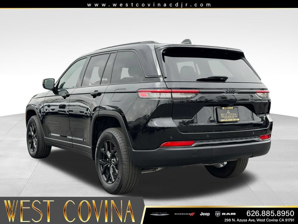 Used 2025 Jeep Grand Cherokee Altitude RWD image 5