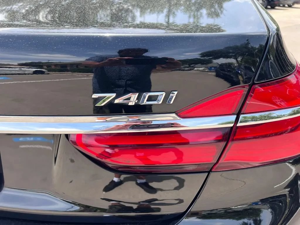 Used 2018 BMW 740i RWD image 12