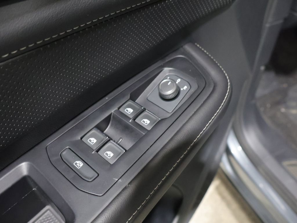 Used 2025 Volkswagen Atlas Cross Sport SE image 13